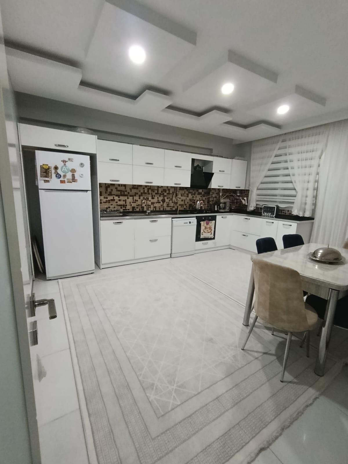 KAYA EMLAKTAN FABRİKA MAHALLESİNDE 3+1 MASRAFLI DAİRE